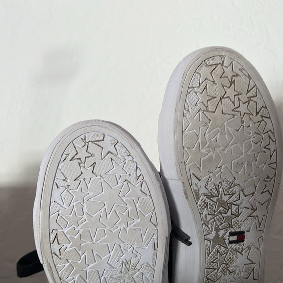 Tommy Hilfiger Furry Black leather tennis shoe sneakers women's size 7 - Picture 12 of 13